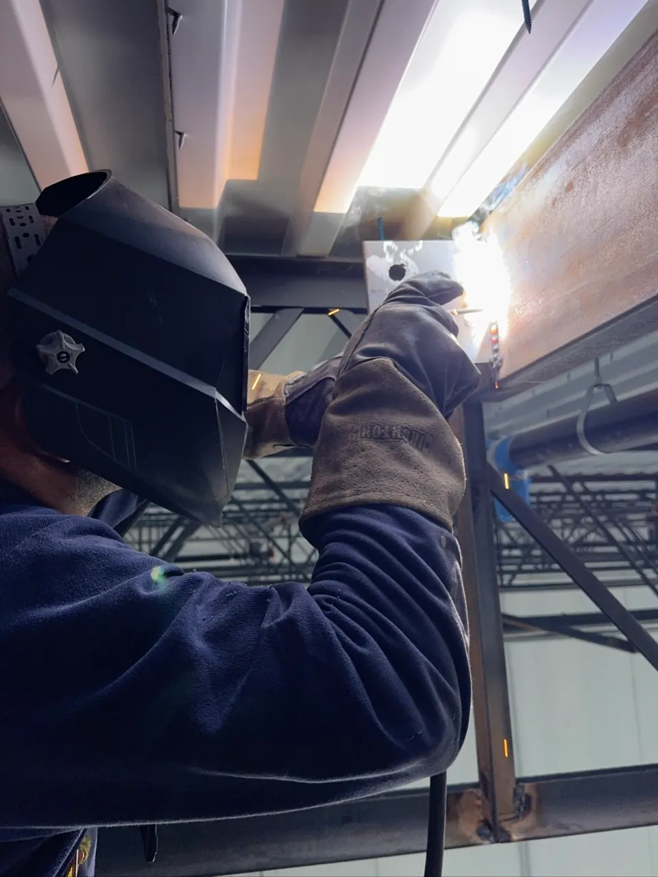 Close welding pass on beam plate connection