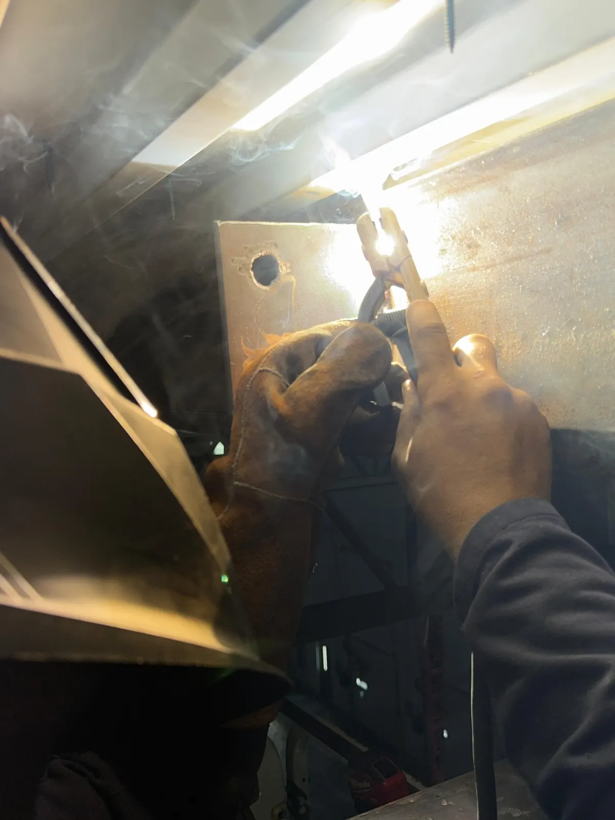 Close welding pass on a steel beam connection